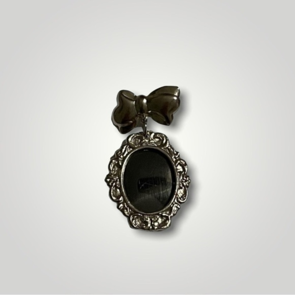 🫶🏻 Vintage La Vie Portrait Brooch